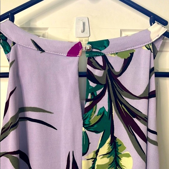 EUC Women’s Jennifer Lopez Floral Sleeveless Blouse - Picture 5 of 5